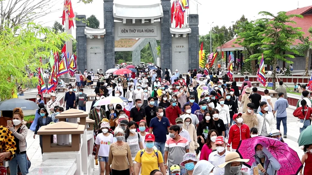 Nghi thức dâng hương Giỗ Tổ Hùng Vương tại Đền thờ Vua Hùng Cần Thơ