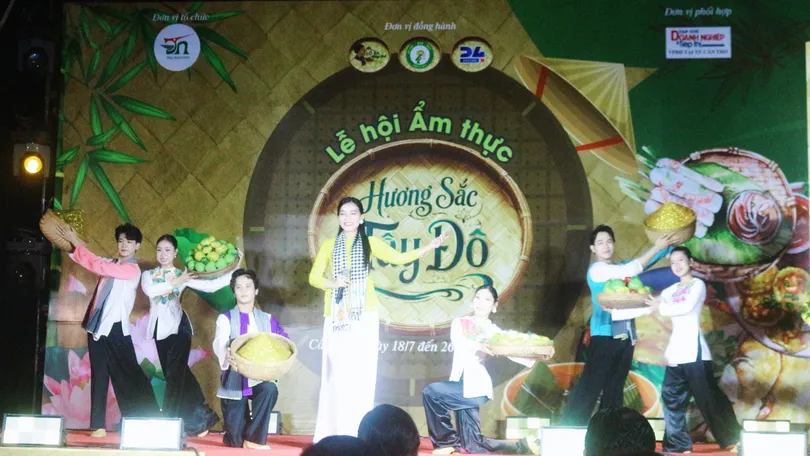 tiết mục văn nghệ biểu diễn tại lễ hội ẩm thực hương sắc tây đô sự kiện cần thơ tháng 7/2026