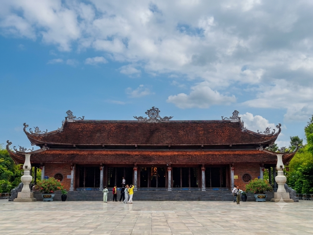 chánh điện thiền viện trúc lâm phương nam điểm tham quan tối ưu chi phí du lịch cần thơ